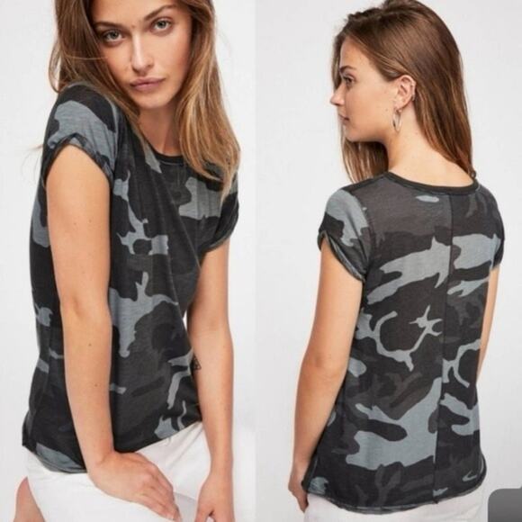 Free People Dark Camo Print Cuffed Short Sleeve T-shirt Size XS - Picture 1 of 5